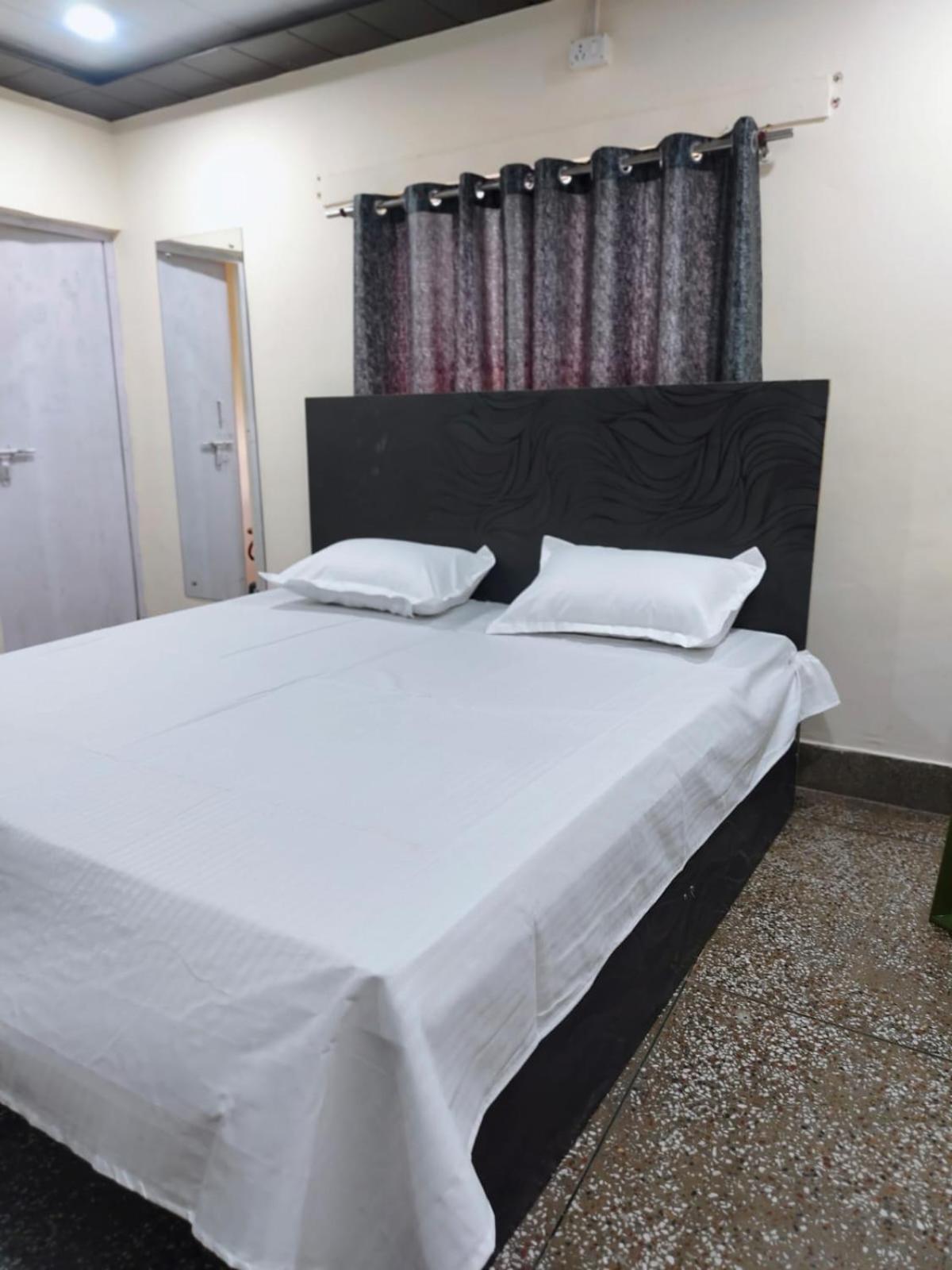 Hotel Crystal Dreams Mathura Exteriér fotografie